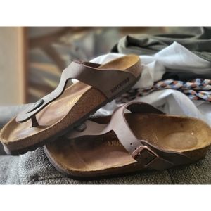 Birkenstock Mocha Gizeh sandals